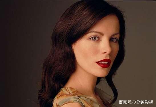 她性感优雅、智商152,从牛津学霸到票房女王,成为动作女巨星