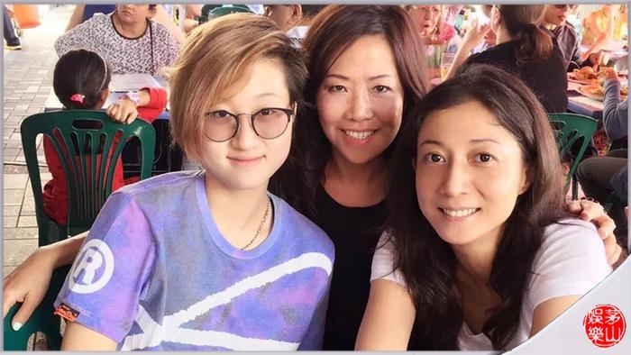 17岁时还是女生打扮的吴卓林,19岁时就和31岁同性女友结婚