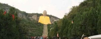 ​蒙山大佛修缮后门票70元点香10元, 游客用脚来投票