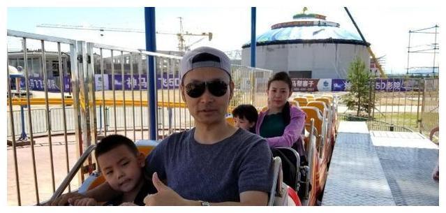 歌唱家刘和刚近况,,首述父母身份,自爆和妻子相识三个月闪婚