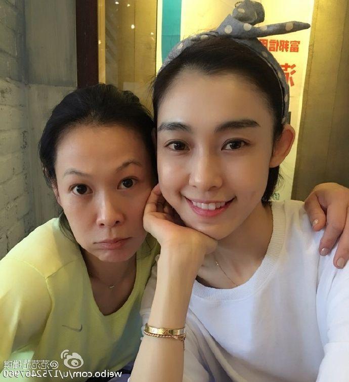 47岁刘若英全家近照：脸色浮肿老气，二婚老公身家过亿！