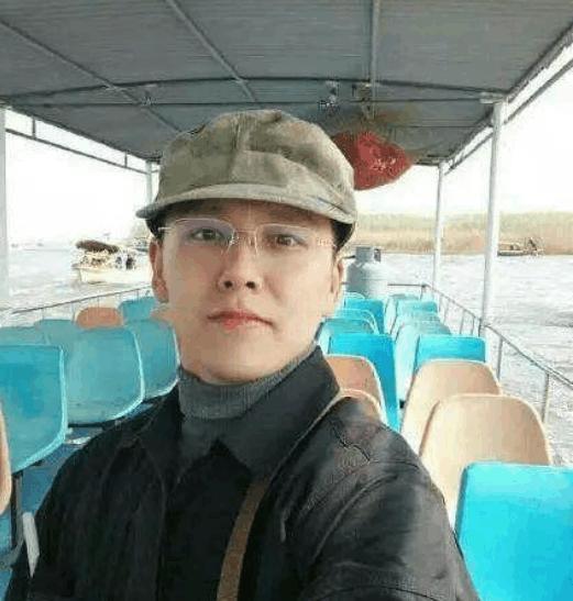 古装美男翁斐然拍一部戏就退圈, 如今已是公务员俊美依旧!