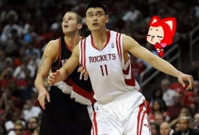 ​9岁姚沁蕾身高“逆天”，与老爸姚明现身篮球队，小四看了别伤心