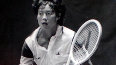​网球天才叛国为美国效力, 导致恩师队友失业, 如今竟回国公然捞金