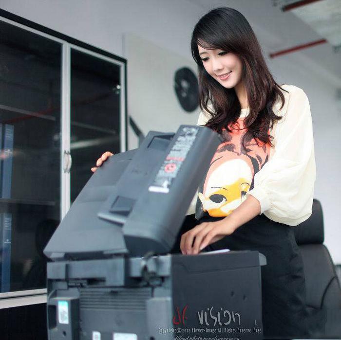 美图分享:办公室清纯秘书图集