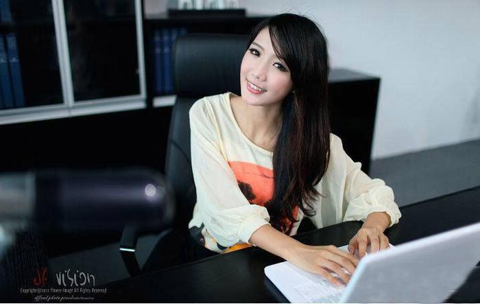 美图分享:办公室清纯秘书图集