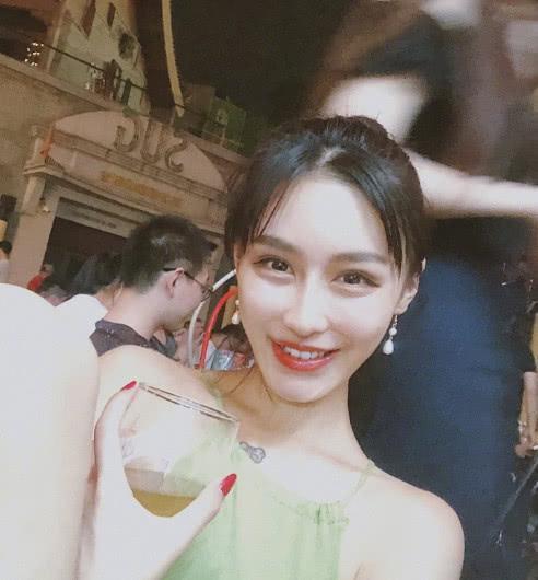 看多了《变形记》韩安冉杨馥宇的脸再看“巨婴”刘思琪的!