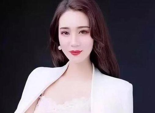 女主持人杨珊（电视台杨珊）