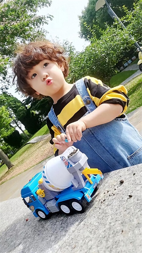 放开我北鼻3之豪哥图集:豪哥,你定是被妈妈喂了好多可爱多吧