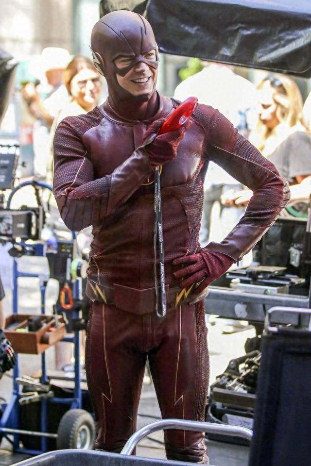《闪电侠》第五季已在上月于温哥华开拍，预计10月回归