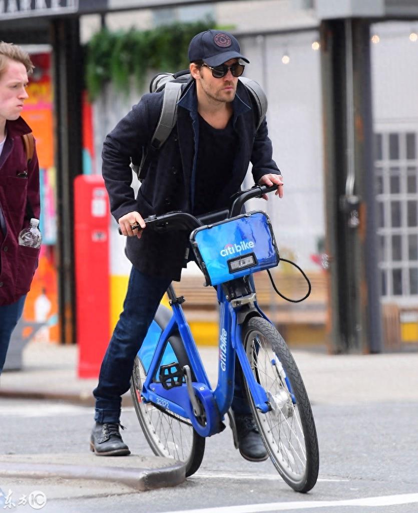 《吸血鬼日记》男主Paul Wesley现身纽约街头，名气已不复当年！