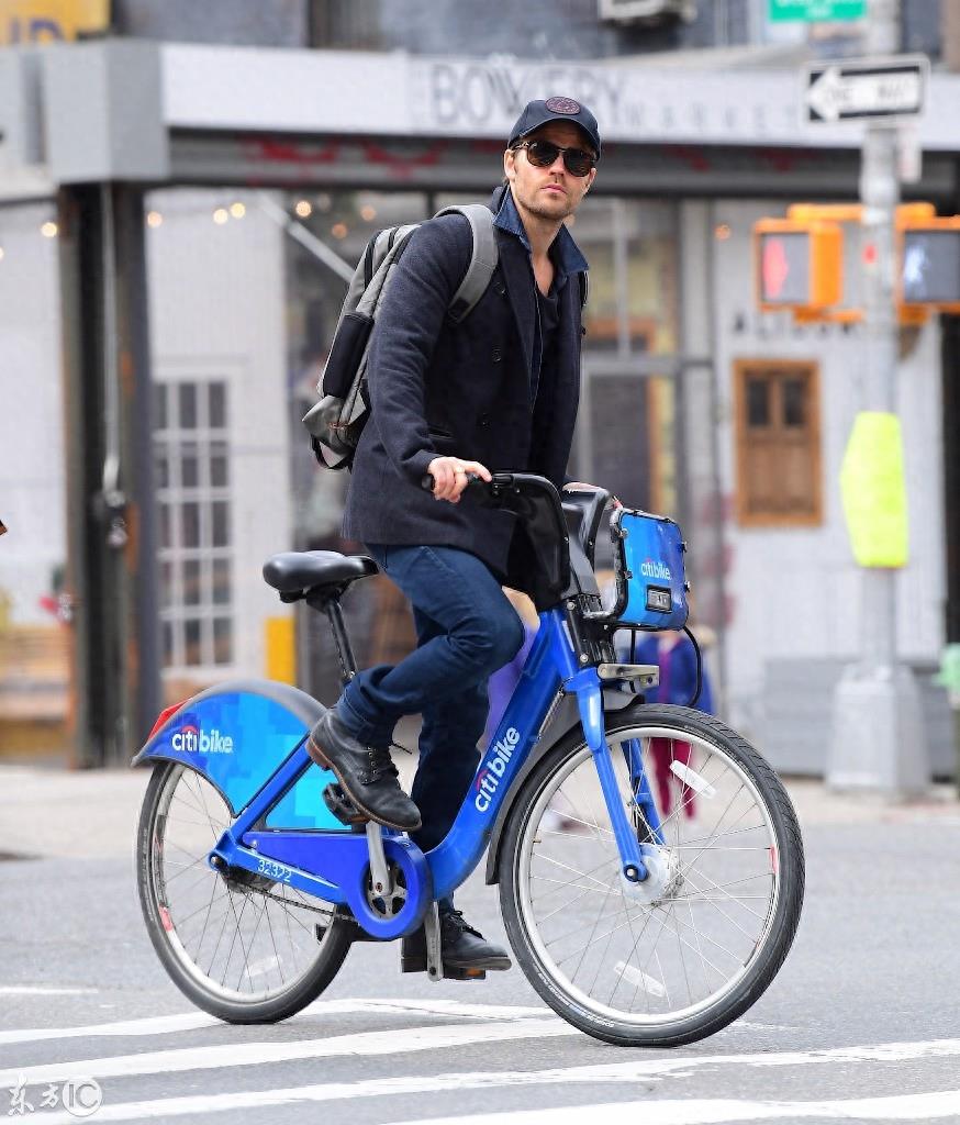 《吸血鬼日记》男主Paul Wesley现身纽约街头，名气已不复当年！