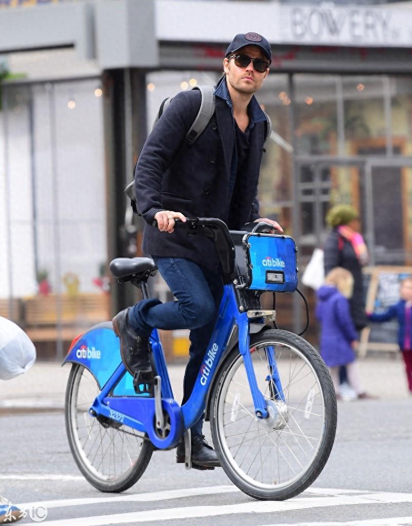 《吸血鬼日记》男主Paul Wesley现身纽约街头，名气已不复当年！