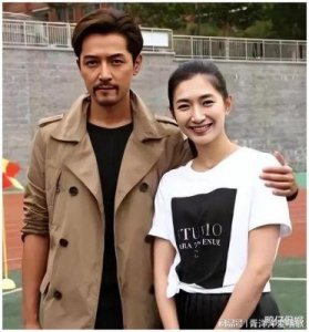 ​胡歌与江疏影恋情真相：为何分手与复合成热议中心？