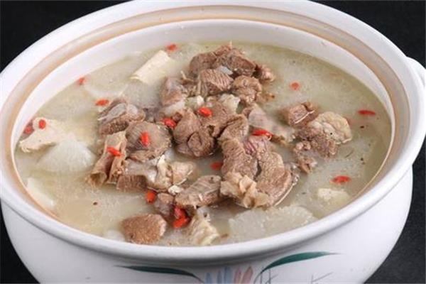 羊肉汤适合什么季节喝 羊肉汤喝多了会不会上火
