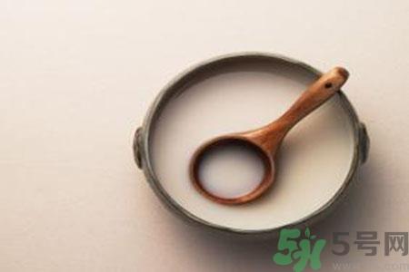 米酒长白毛是什么原因？米酒长白毛还能吃吗？