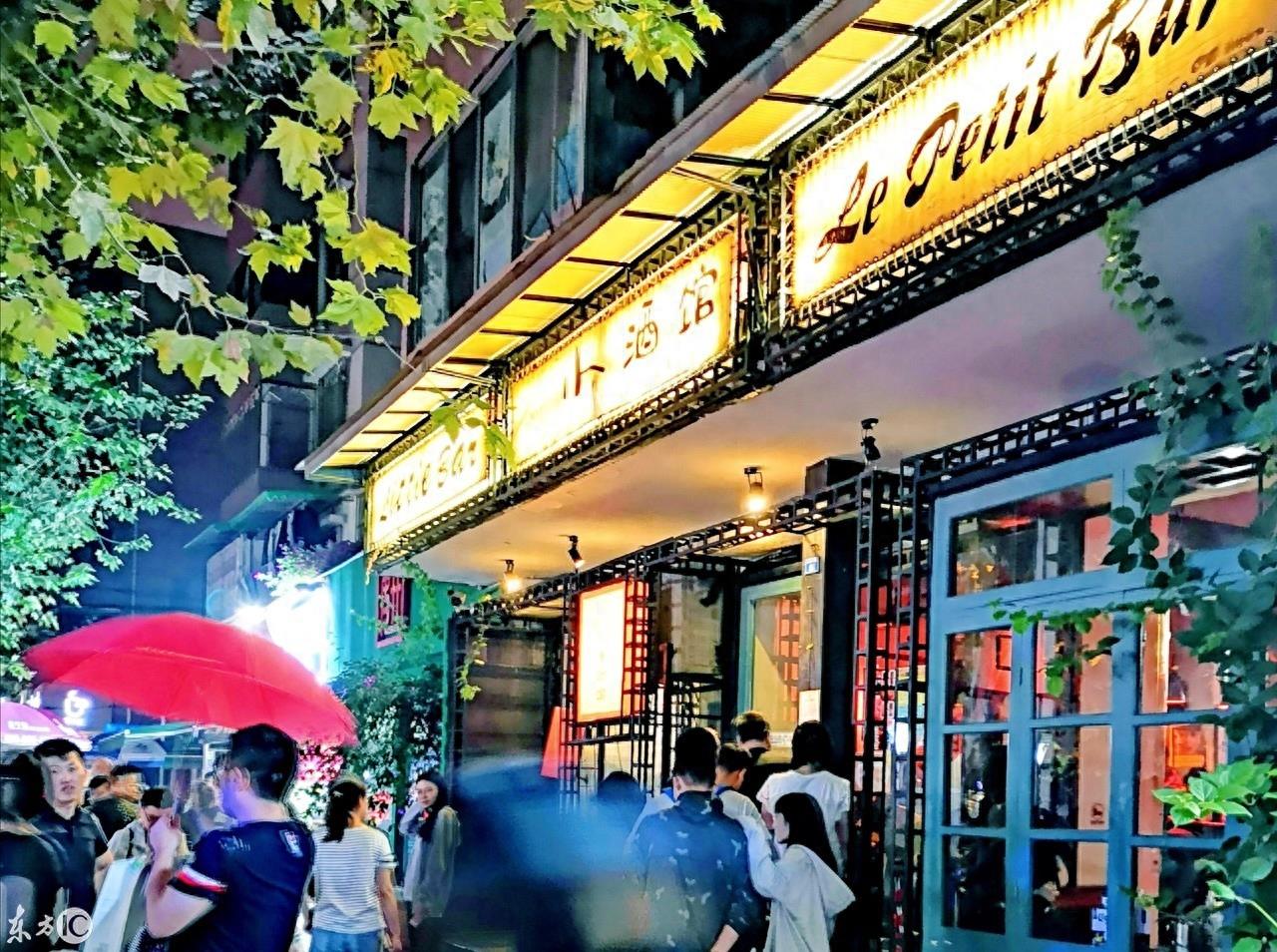 《成都》里玉林路上的小酒馆是真实存在的诶，和你想象中的一样吗