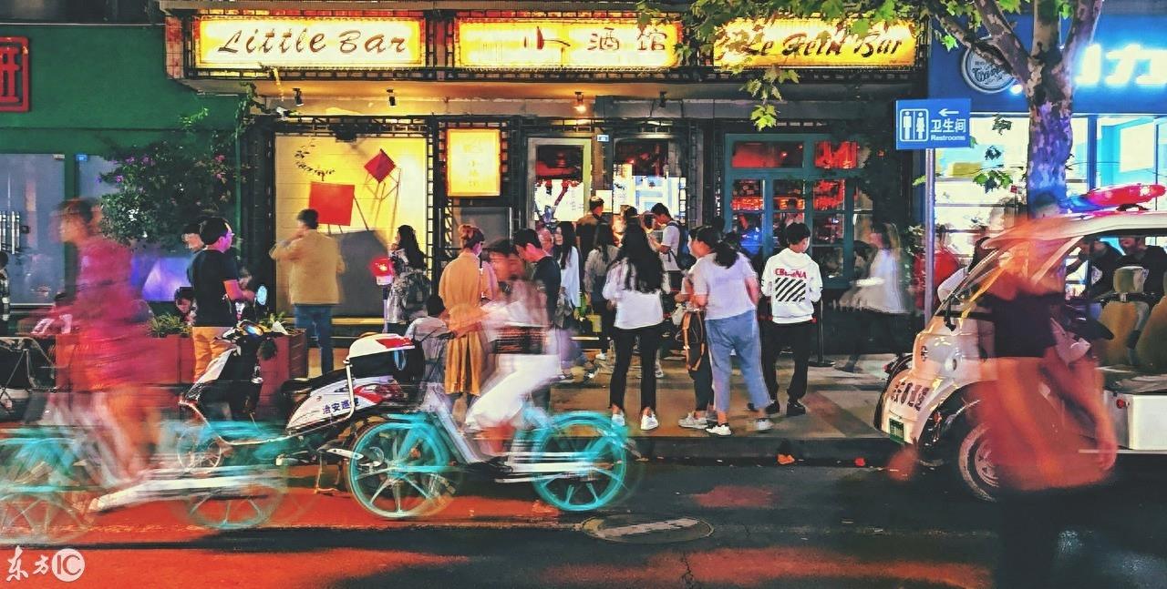 《成都》里玉林路上的小酒馆是真实存在的诶，和你想象中的一样吗