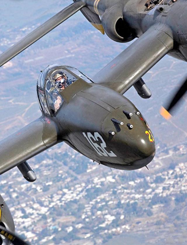 二战中最“帅气”的战机，P-38“闪电”战斗机