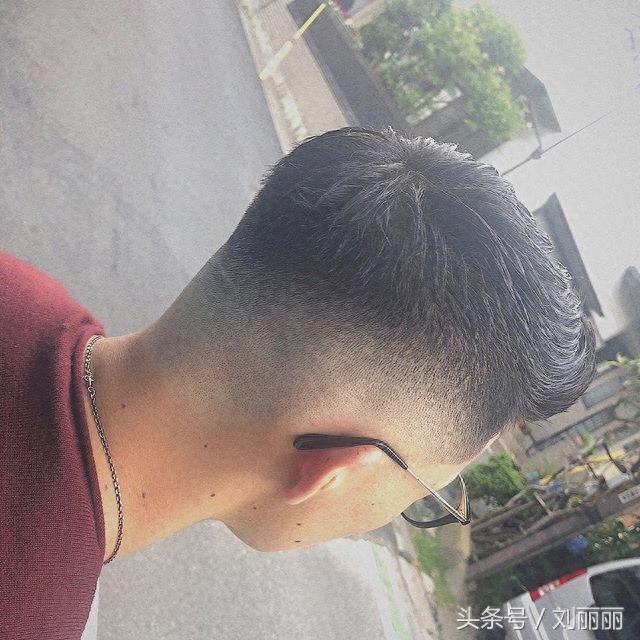 最新“周边光”男士发型16款，帅炸了