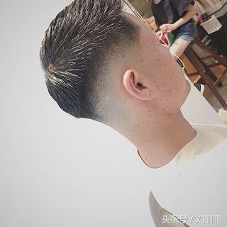 最新“周边光”男士发型16款，帅炸了