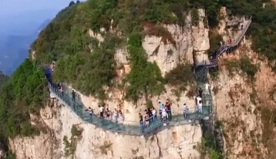 ​到河南旅游，这些特色玻璃栈道，绝不能错过！堪比美国天空之路