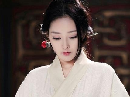 镜头下小范冰冰王洁曦葬礼，死因凄惨让人心痛，张含韵朱一龙悼念