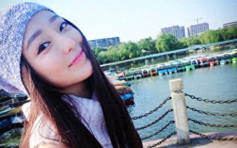 镜头下小范冰冰王洁曦葬礼，死因凄惨让人心痛，张含韵朱一龙悼念