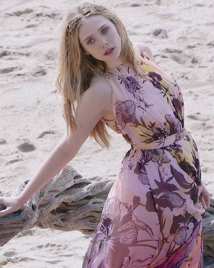 复联绯红女巫，伊丽莎白·奥尔森壁纸，长相很惊艳。