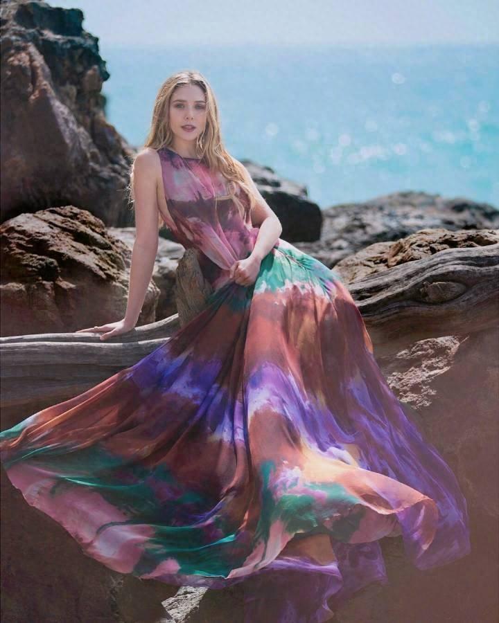 复联绯红女巫，伊丽莎白·奥尔森壁纸，长相很惊艳。