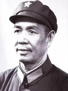 ​1994年，离开部队17年的丁盛重游西南，老部下们见面仍叫他军长