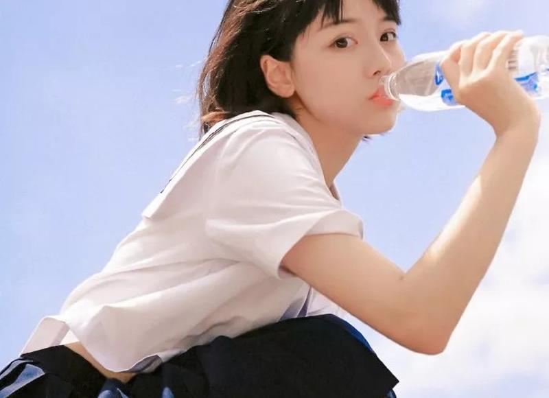 男生遇到真正喜欢女生会怎样 男生对你有意思的举动