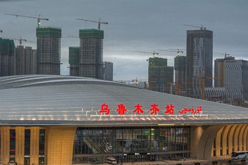 天山雪海，丝路明珠——乌鲁木齐新火车站