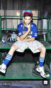 ​春晚演唱《勇气》的帅哥哥派伟俊什么来头，有没有撩到你？