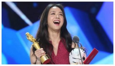 ​他是《夏洛特烦恼》中的王老师，长相一般，曾甩过汤唯