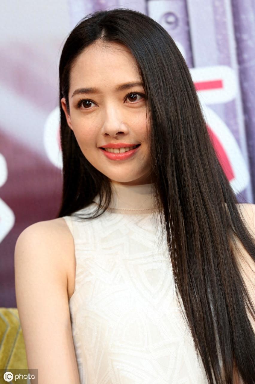 一组郭碧婷美照，魅力十足，第一张就让人心动