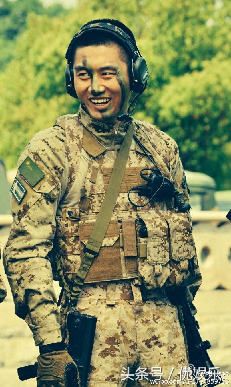 还记得《我是特种兵》的森林狼吗？龙套7年终成名，今儿子超可爱