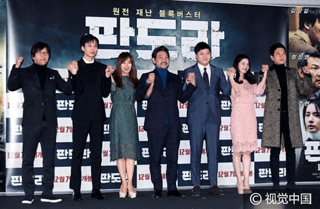 金南佶帅气现身《潘多拉》试映会 文晶熙绿色蕾丝裙端庄优雅