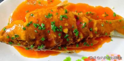 ​糖醋鲈鱼的家常做法，酸甜可口，汤汁浓郁，大人小孩都喜欢吃