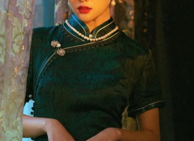 女朋友好别的男生聊天