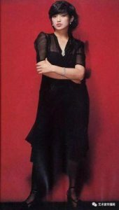 ​从清纯女神到优雅老去，山口百惠的美在于气质与穿搭