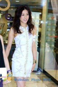 ​空间阔绰！钟嘉欣加拿大复式豪宅曝光，社区设施一应俱全