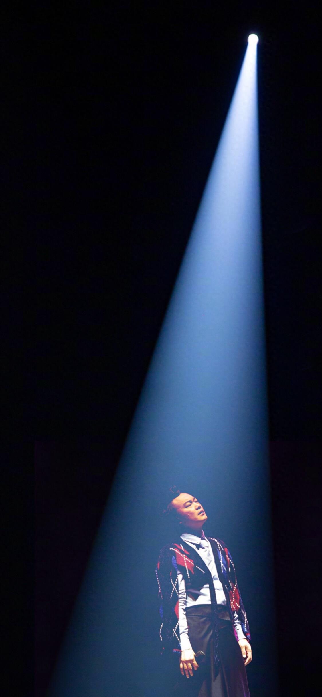 抖音最火一束光壁纸