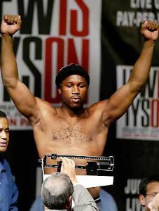 ​刘易斯VS泰森谁更强，一个人可以检验