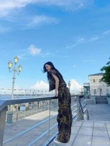 ​赵小棠的家庭背景揭秘：父亲身份及家庭财富分析