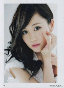 ​开闭邻家女孩到国民偶像，平凡女孩的成长，前田敦子