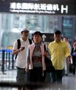 ​陈佩斯相伴40年妻子是她！穿马甲半裙尽显贵妇范，气场比老公还强