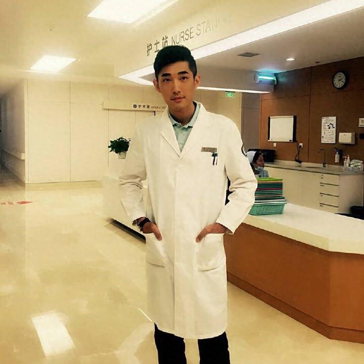 《欢乐颂》里被人大骂的白主管，竟是儒雅的学霸教师