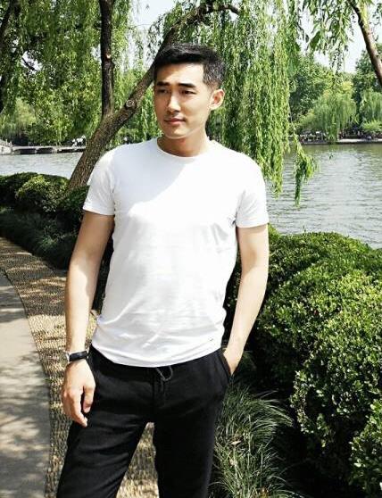 《欢乐颂》里被人大骂的白主管，竟是儒雅的学霸教师