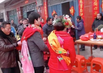 ​农村红白喜事中的总管是一个什么角色？